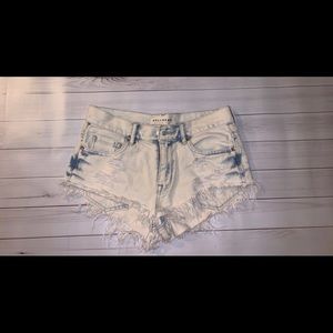 Bullhead Denim co High rise shorts